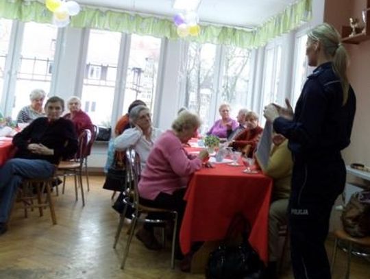 Policjanci debatowali o bezpieczeństwie z kędzierzyńsko-kozielskimi seniorami