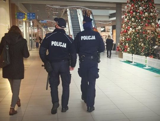 Policjanci interweniowali w galerii. Mężczyzna wyciągnął nóż w sklepie i groził pracownikowi