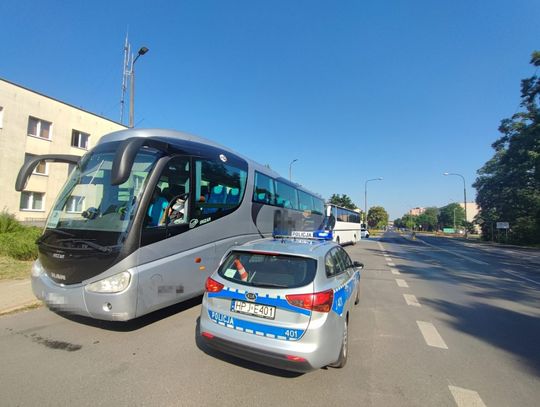 Policjanci sprawdzają autobusy wiozące dzieci na wakacje. Wystarczy jeden telefon, by umówić kontrolę