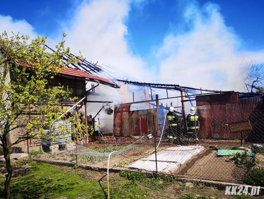 Policjanci wyjaśniają okoliczności pożaru stodoły w Łanach. Niewykluczone, że doszło do nieumyślnego zaprószenia ognia lub podpalenia