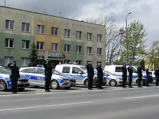 Policjanci z Kędzierzyna-Koźla oddali cześć koledze zabitemu w Raciborzu. WIDEO