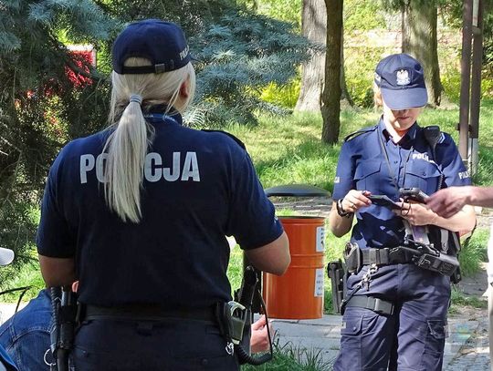 Policjanci zachęcają do wstąpienia w ich szeregi. Cały czas trwa nabór