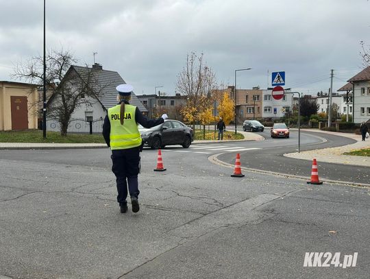 Policjanci zadbają o bezpieczeństwo w okresie Wszystkich Świętych. Zmiany w organizacji ruchu przy cmentarzach