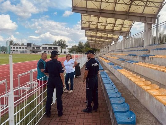Policyjna wizyta na Stadionie Kuźniczka. Rozmawiali o bezpieczeństwie podczas zbliżających się rozgrywek
