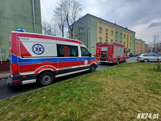 Pomimo walki, nie udało się uratować życia 64-latka. Służby ratunkowe interweniowały przy Koszykowej