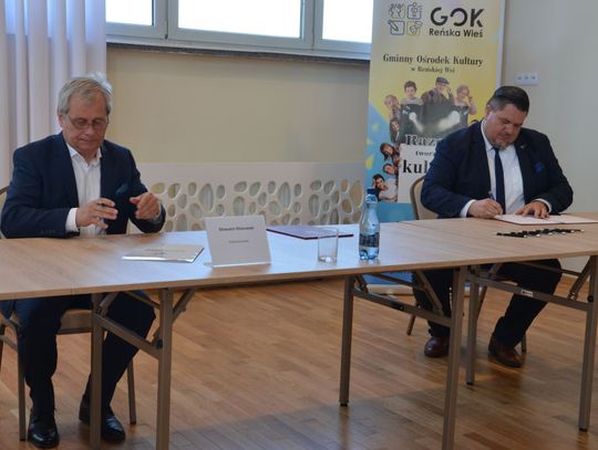 Ponad 1,3 miliona złotych na transport w gminach wiejskich. Podpisano umowy z wojewodą opolskim