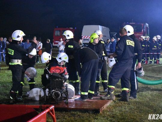 Ponad trzydzieści drużyn walczyło o puchar podczas II Nocnych Zawodów Pożarniczych w Trawnikach. Zdjęcia