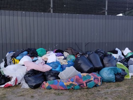 Porzucone worki to nie zbiórka, a dzikie wysypisko. Czysty region apeluje o rozsądek