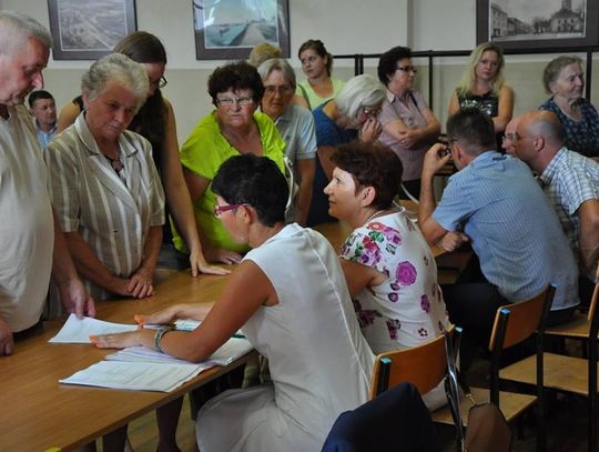 Poszkodowani przez wichurę w Rogach spotkali się z władzami miasta i urzędnikami