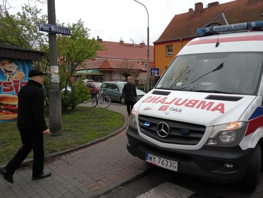 Potrącenie na pasach w Śródmieściu. Kobieta zabrana do szpitala. ZDJĘCIA