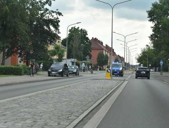 Potrącenie pieszego na ulicy Kozielskiej. Młody mężczyzna zabrany do szpitala przez pogotowie