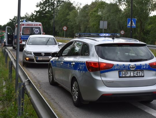 Potrącenie pieszej na obwodnicy miasta. Kierowca nie zatrzymał się przed oznakowanym przejściem