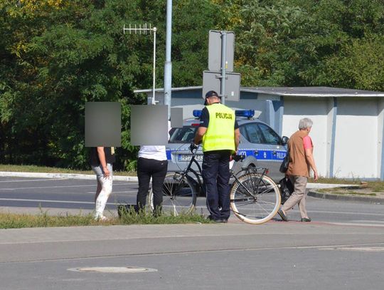 Potrącenie rowerzystki na przejeździe przy parkingu Carrefoura