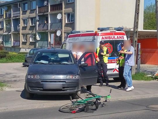 Potrącenie rowerzystki na ulicy Głubczyckiej. Na miejscu karetka i policja