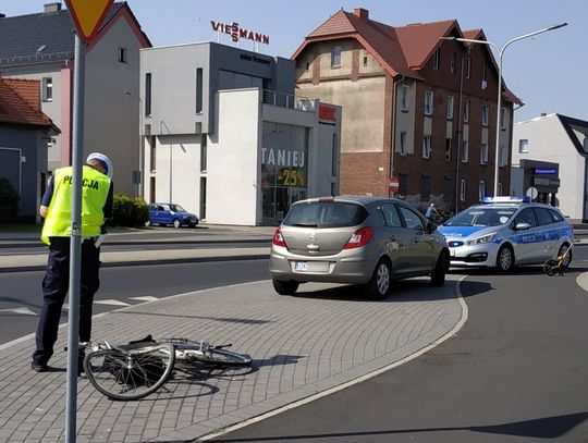 Potrącenie rowerzysty na Kozielskiej. 49-letni mężczyzna został zabrany do szpitala