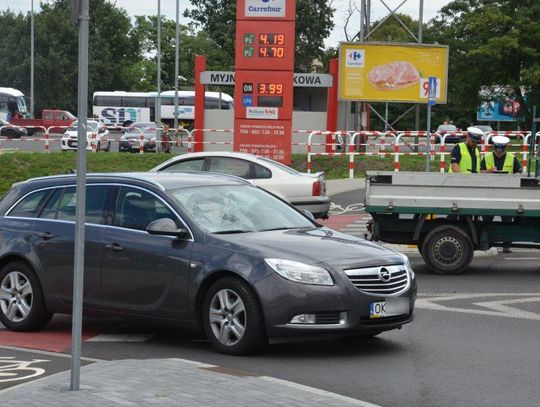 Potrącenie rowerzysty na skrzyżowaniu ulicy Kozielskiej z łącznikiem obwodnicy. ZDJĘCIA