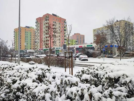 Powrócą białe drogi i chodniki. Ostrzeżenie przed intensywnymi opadami śniegu