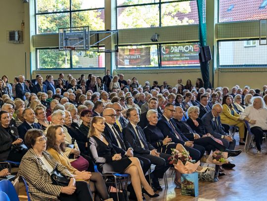 Powrócili do szkolnych ław, aby wspominać dawne lata. 70-lecie II Liceum Ogólnokształcącego im. Mikołaja Kopernika w Kędzierzynie-Koźlu