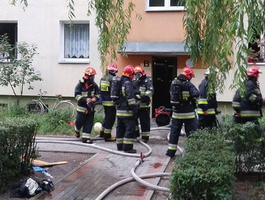 Pożar piwnicy w jednym z bloków w Śródmieściu. W akcji cztery zastępy strażaków. ZDJĘCIA