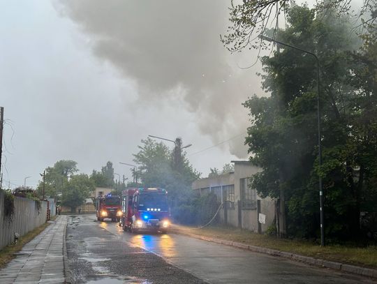 Pożar pustostanu w Śródmieściu. Na miejscu straż pożarna, pogotowie i policja. ZDJĘCIA
