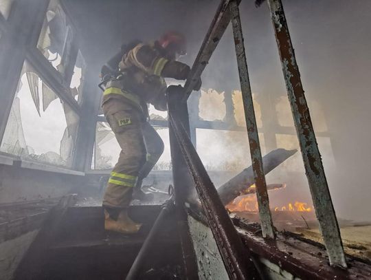 Pożar w byłej nastawni kolejowej. Poranna interwencja straży pożarnej w Kłodnicy