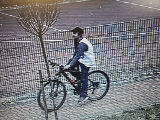 Poznajesz go? Policja opublikowała wizerunek sprawcy kradzieży roweru. ZDJĘCIA