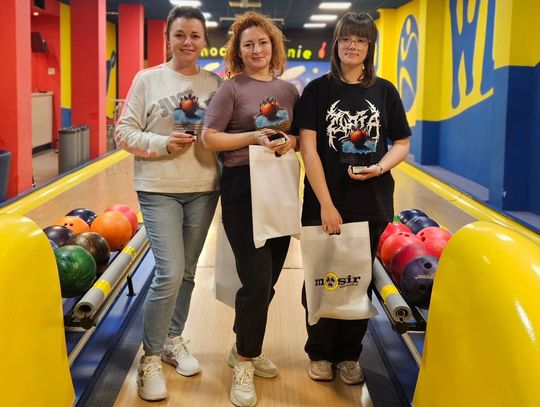 Poznaliśmy amatorskich mistrzów miasta w bowlingu. Duże emocje na kręgielni w hali Azoty. ZDJĘCIA