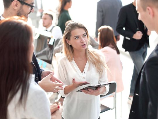 Praca jako organizator imprez – jakie predyspozycje i doświadczenia są kluczowe?