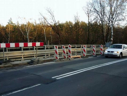 Prace na wiadukcie w pasie ulicy Wojska Polskiego. Naprawa dziury jest już na finiszu