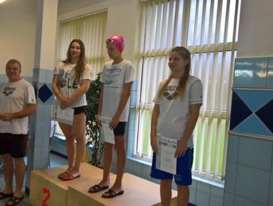 Pracowity weekend młodych pływaków MMKS-u. Przywieźli do domów 21 medali. ZDJĘCIA