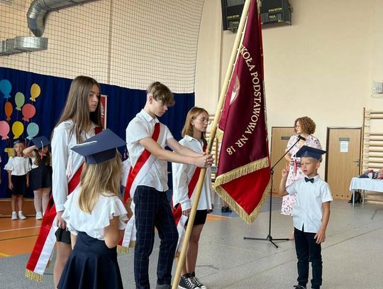 Prawie cztery tysiące uczniów rozpoczęło naukę w kędzierzyńskich szkołach podstawowych. Uroczysta inauguracja nowego roku w Cisowej