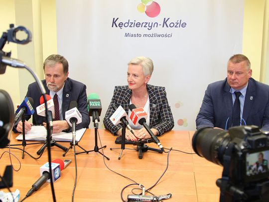 Prezydent i wiceprezydenci zrzekają się mandatów. Kto wejdzie za nich do rady?