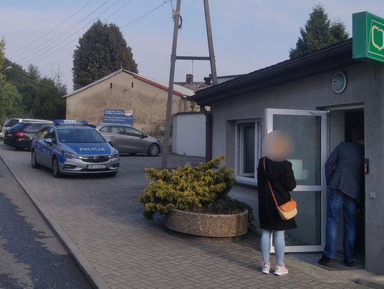 Próba włamania do bankomatu w Polskiej Cerekwi. Złodzieje usiłowali wysadzić urządzenie w powietrze