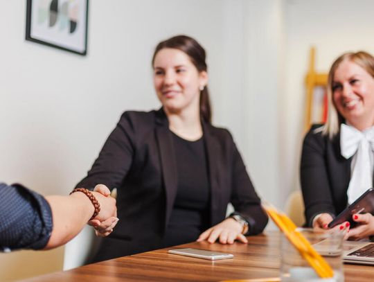 Profesjonalna pomoc na wyciągnięcie ręki. Zestawienie bezpłatnych porad w naszym powiecie