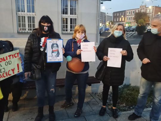 Protestujący rozeszli się, ale zapowiadają, że to nie koniec. Nie chcą zaostrzenia prawa aborcyjnego. WIDEO