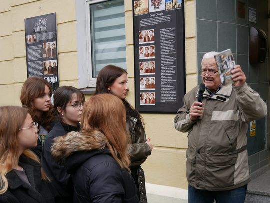 Przed kozielską bursą stanęła wystawa poświęcona pamięci Żołnierzy Wyklętych z powiatu kozielskiego