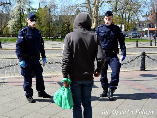 Przed nami długi majowy weekend. Policja przypomina, że maseczki nadal obowiązują