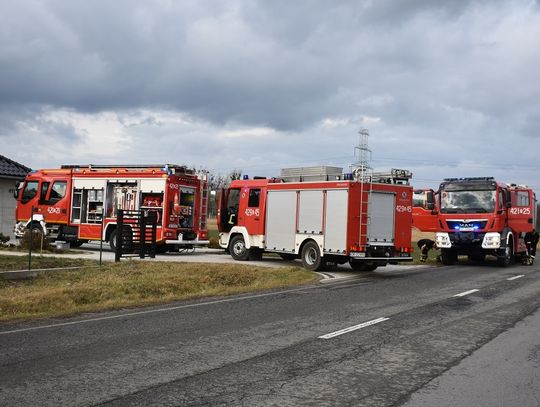 Przed przyjazdem straży sam walczył z ogniem. Pożar elewacji domu jednorodzinnego w Bierawie