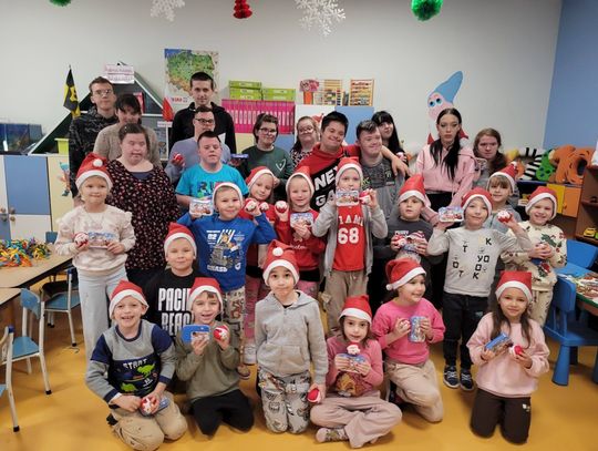 Przedszkolaki i uczniowie Zespołu Szkół Specjalnych spotkali się na warsztatach świątecznych