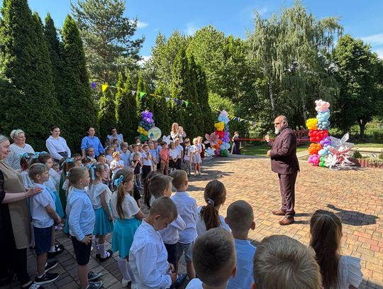 Przedszkolaki świętowały otwarcie ogrodu. Kolorowo, radośnie i na świeżym powietrzu