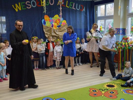 Przedszkolaki z Azotów świętowały razem z seniorami z DDP "Radość". ZDJĘCIA