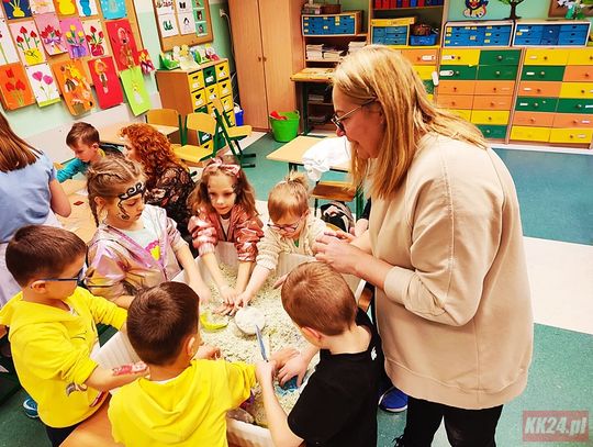 Przedszkolaki zagościły w murach "Dziewiątki". Po przerwie związanej z pandemią szkoła otwiera się dla przyszłych uczniów