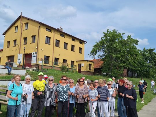 Przemarsz z kijkami albo spływ kajakowy. Seniorzy z Kędzierzyna-Koźla wzięli udział w imprezie integracyjnej