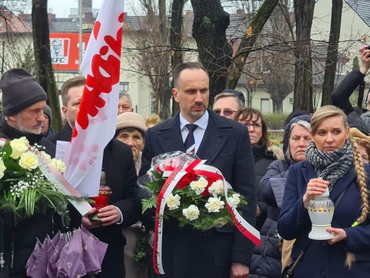 Przeszli pod pomnik Jana Pawła II. W kędzierzyńskim marszu wziął udział poseł Janusz Kowalski