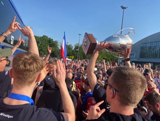 Puchar Ligi Mistrzów już w Kędzierzynie-Koźlu! Kibice zgotowali siatkarzom ZAKSY gorące powitanie