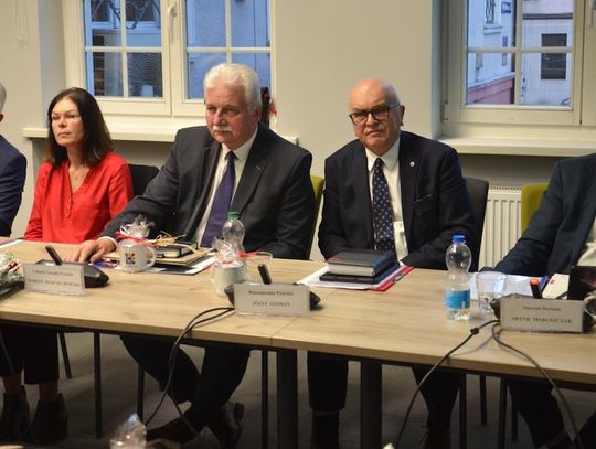 Radni przyjęli budżet powiatu na 2026 rok. Samorząd mocno wesprze rozbudowę szpitala