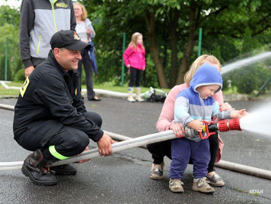 Ratowanie misia z pożaru i mnóstwo innych atrakcji. Dzień otwarty u naszych strażaków. ZDJĘCIA