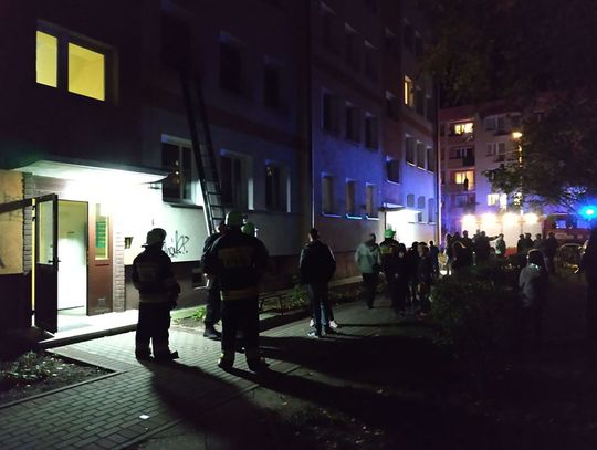 Ratownicy weszli do mieszkania w bloku przy Niemcewicza. Lokator nie żył