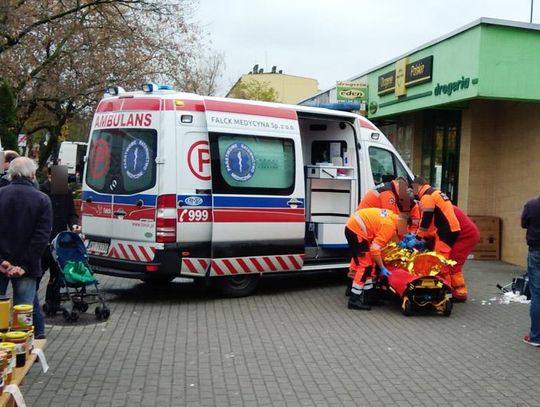 Reanimacja na ulicy. Kobieta nagle straciła przytomność