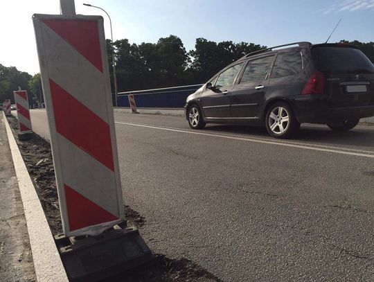 Remont mostu na Odrze wkracza w kolejną fazę. W  tym tygodniu pora na nawierzchnię